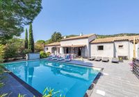 Spacieuse villa de vacances avec piscine en plein cœur... ANNONCES Bazarok.fr